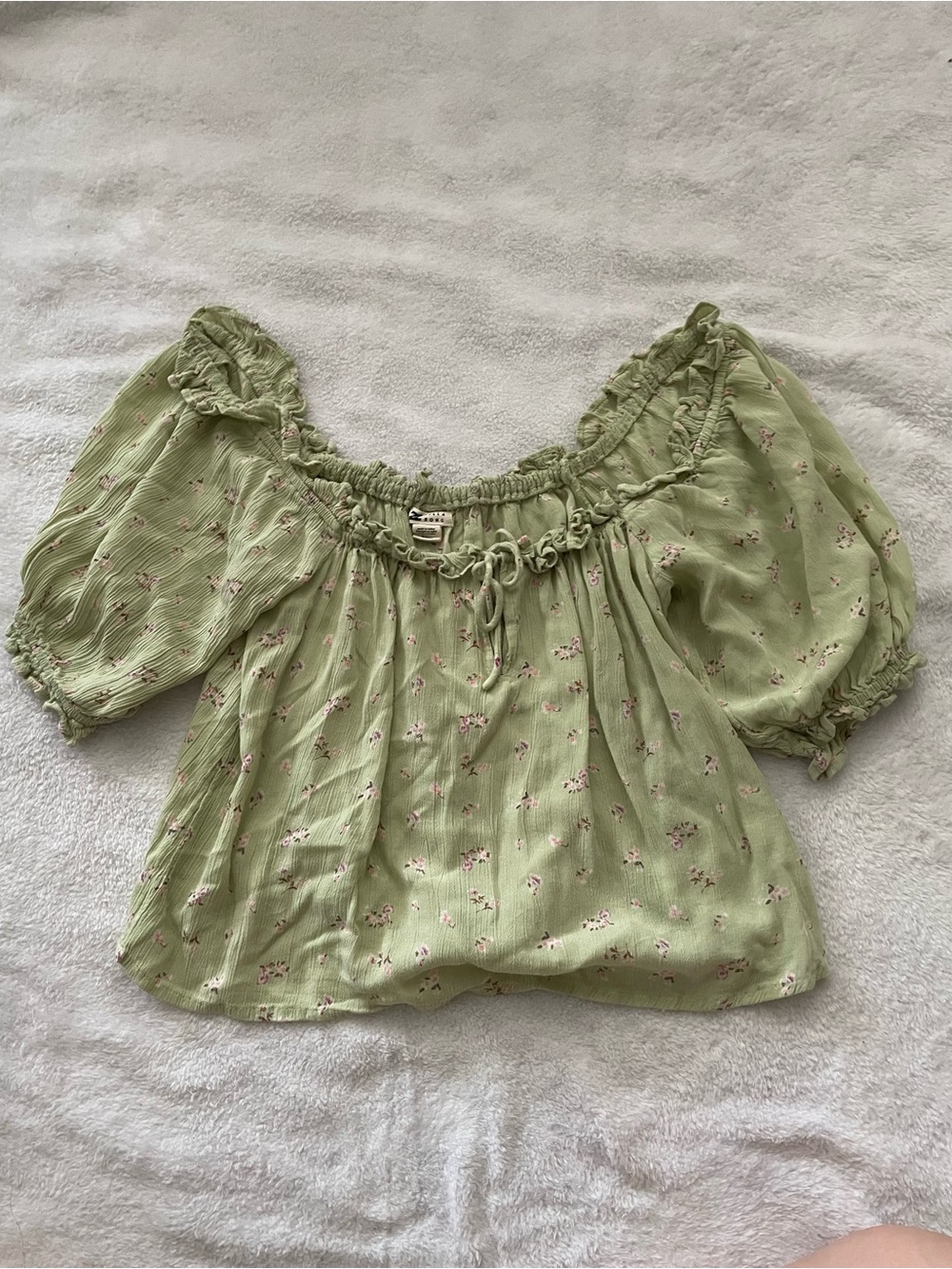 Billabong pastel Green Floral Off-Shoulder Top
